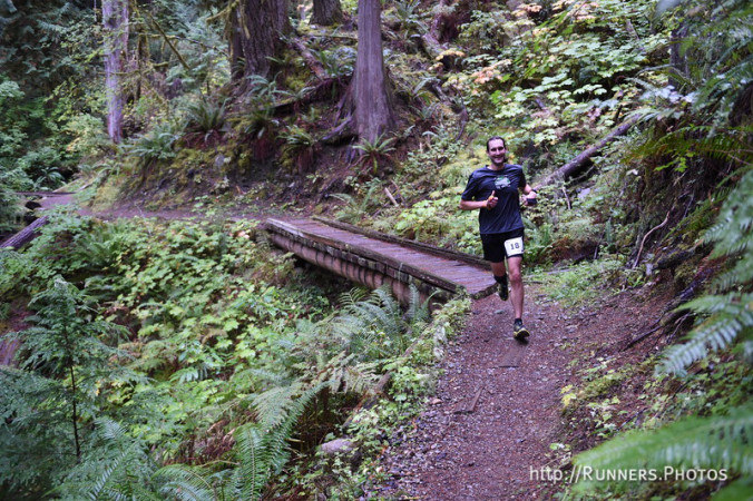 Passing the second bridge - I should buy a new knee soon (picture from runners.photos)